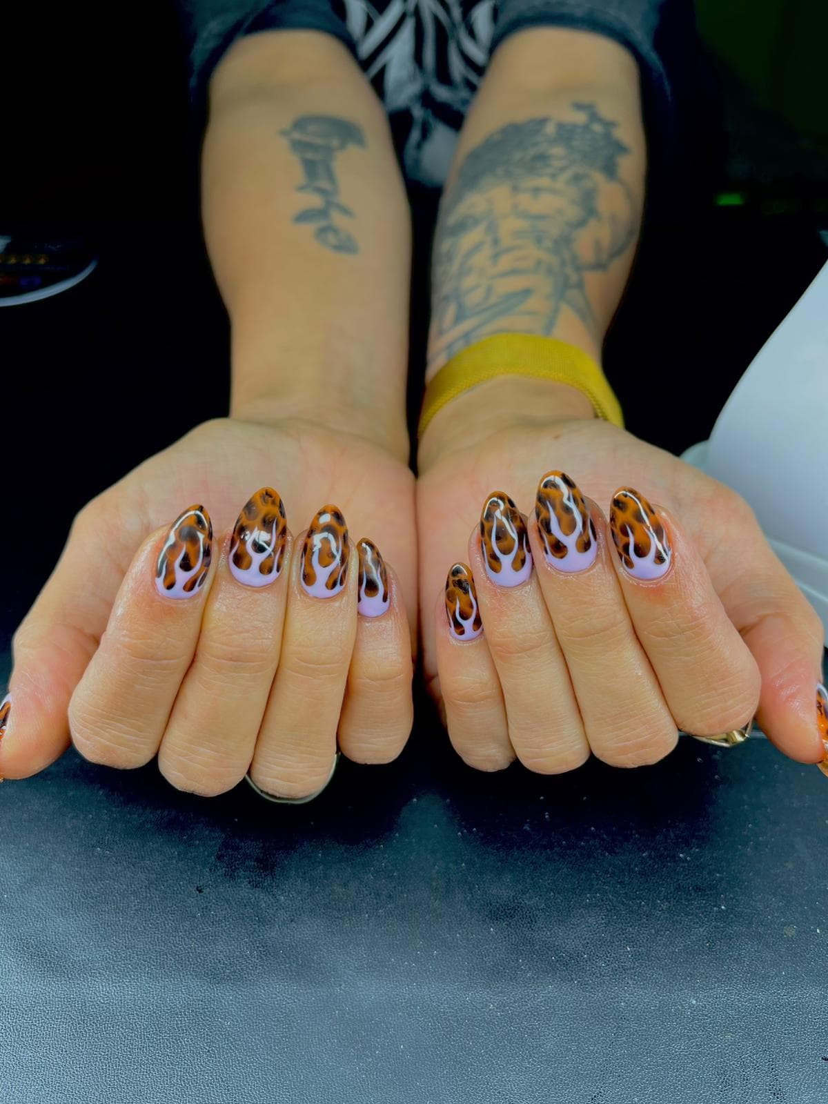 Nail art flammes effet écaille