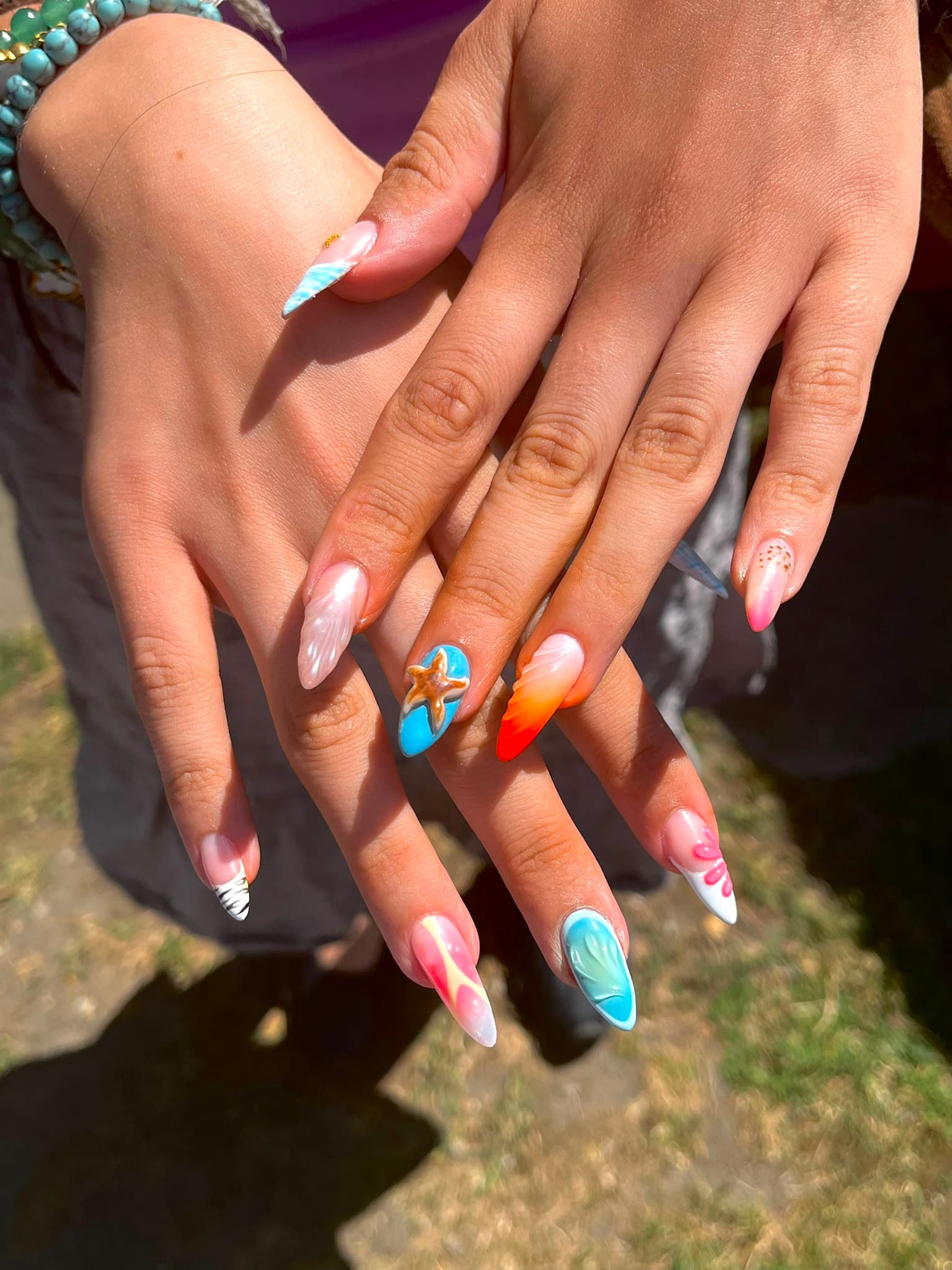 Nail art coquillages et étoile de mer effet nacré
